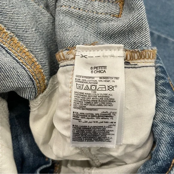 NWT Old Navy Women’s Relaxed Fit Jeans - Medium Blue - Picture 15 of 15